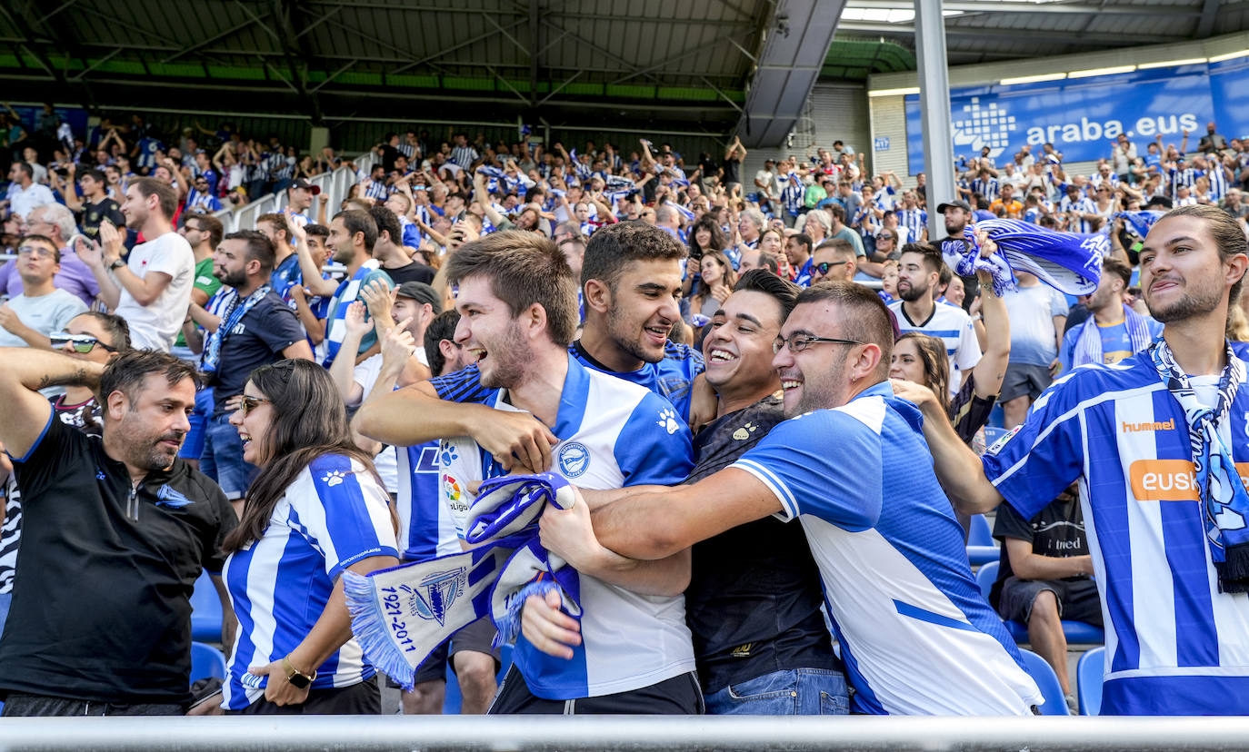 Fotos: Gran ambiente en el Alavés-Las Palmas