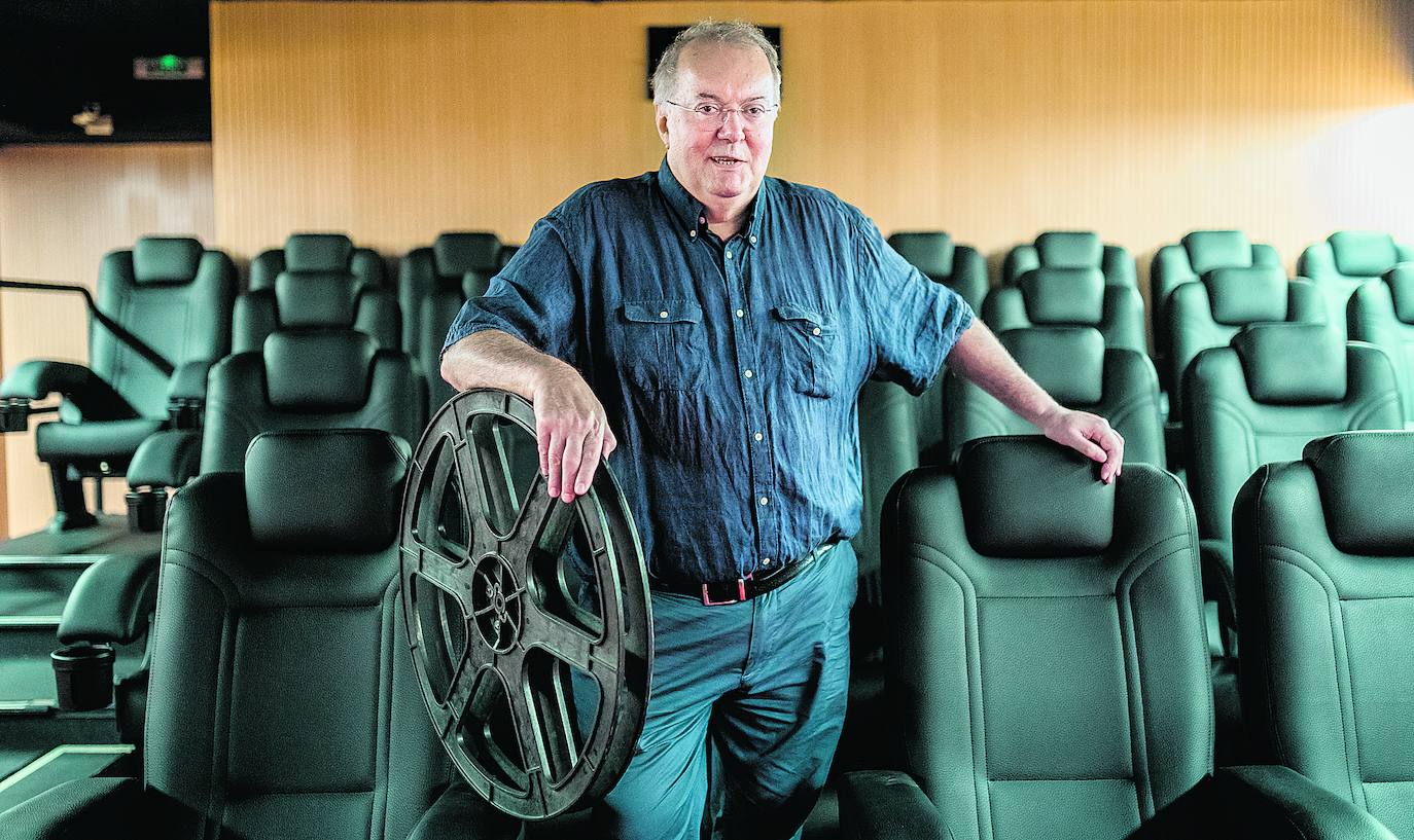 El empresario, ahora retirado, en la sala 8 de los Florida, que él mismo diseñó «a capricho».