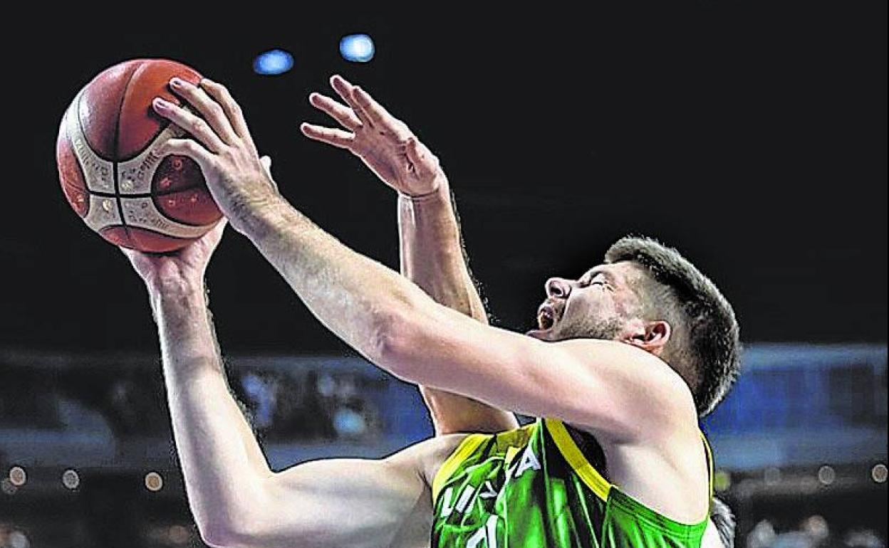 Giedraitis sigue desacertado, con solo 4 puntos y sus 3 triples fallados