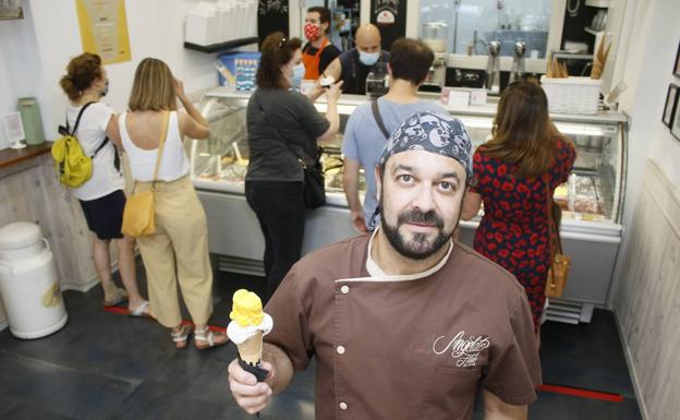 El heladero artesanal Ángel Vicente..