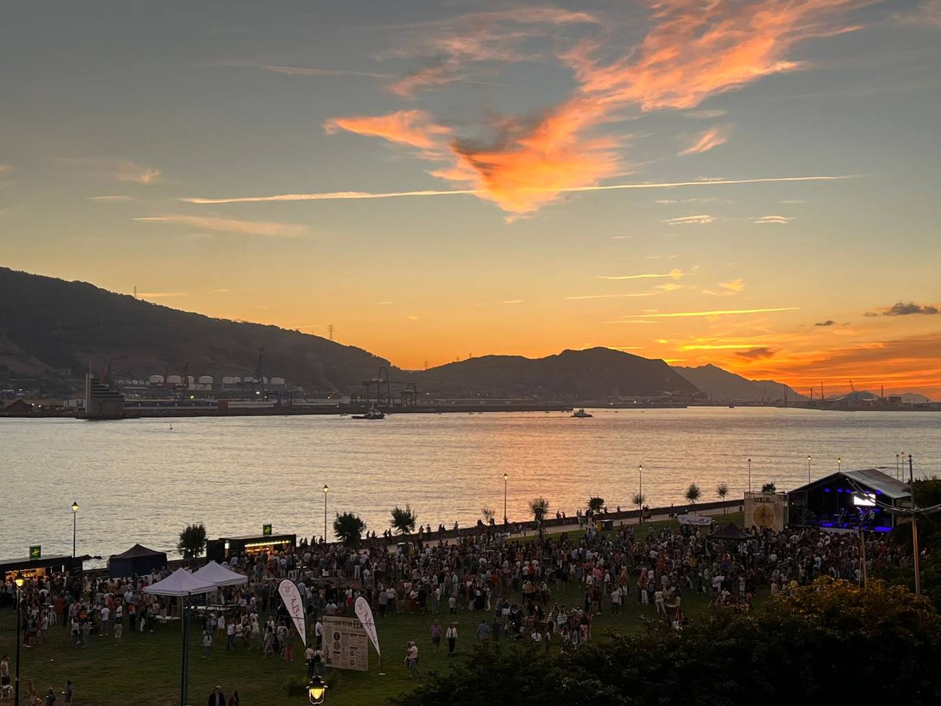Fotos: Guitarras y solidaridad en el festival de Getxo
