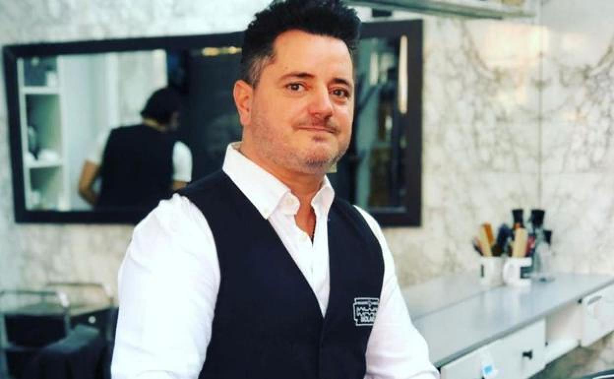 Un peluquero de Derio participa en el 'Campeonato Mundial de peluquería' de París