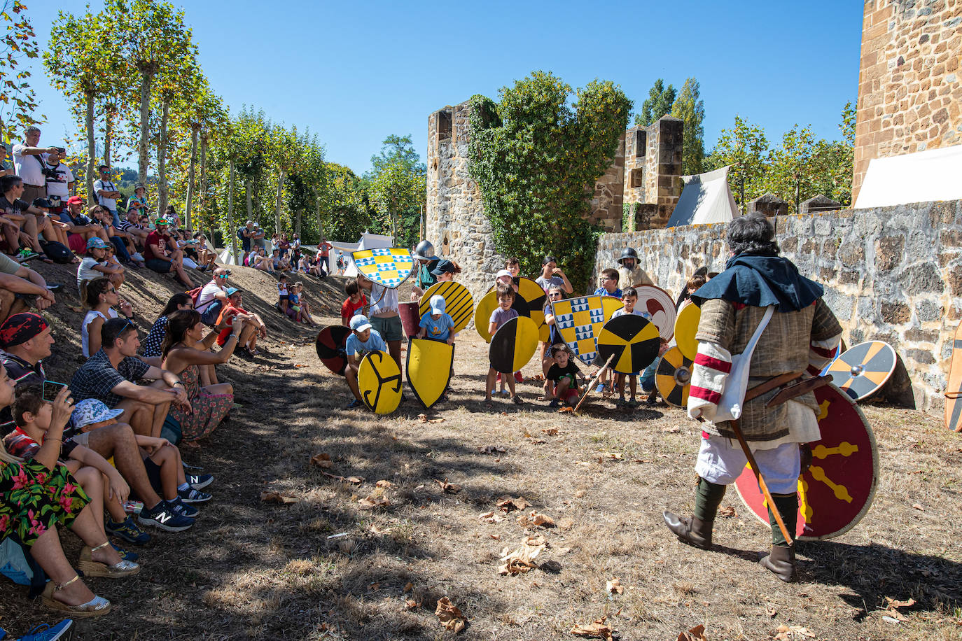 Fotos: Recreación de una batalla medieval en el castillo de Muñatones