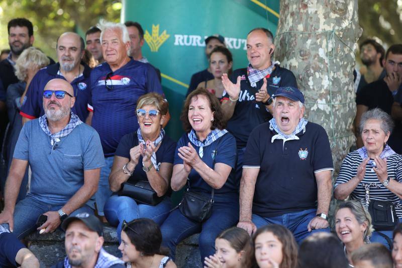 Fotos: Bermeo celebra la victoria de Urdaibai en plenas fiestas de la localidad