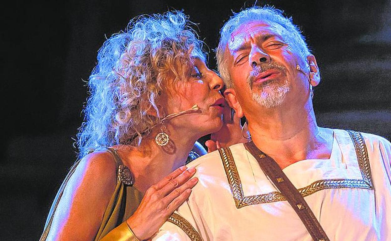 Elisa Mantilla y Carlos Sobera, sobre las tablas. 