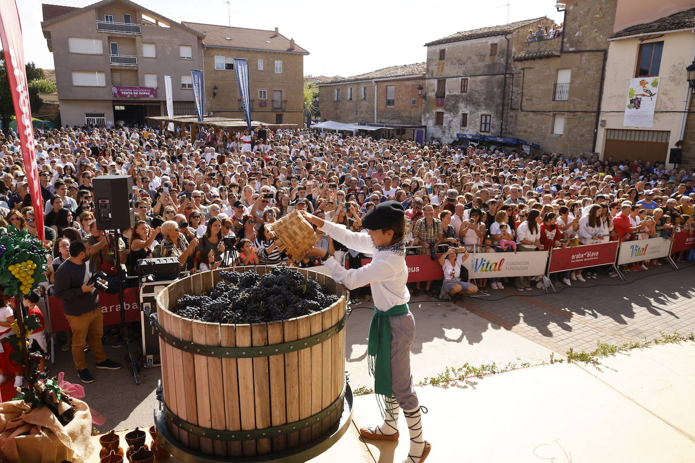 Fotos: Lanciego descorcha la fiesta de la vendimia