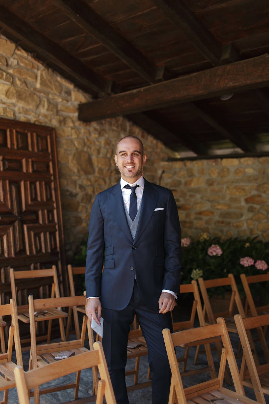 Fotos: Nerea, la novia vizcaína que brilló en su boda con un vestido que nos transporta a los años 40