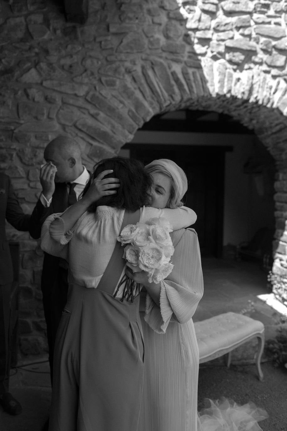 Fotos: Nerea, la novia vizcaína que brilló en su boda con un vestido que nos transporta a los años 40