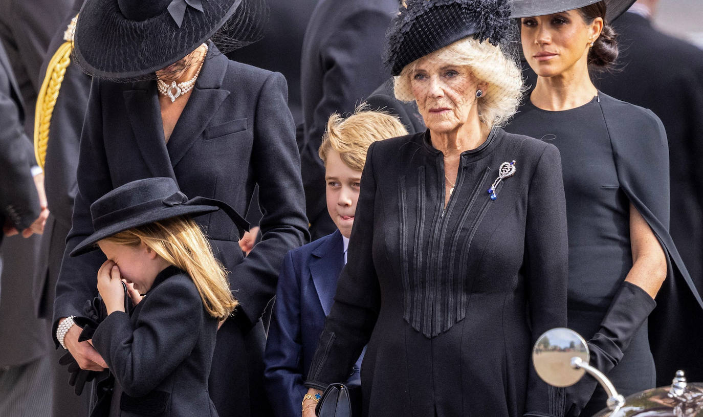 Los más jóvenes miembros de la familia real no han podido evitar expresar su tristeza en las ceremonias fúnebres.