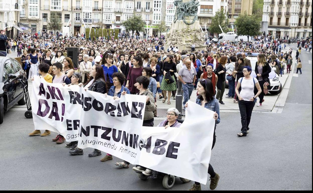 Manifestación en Vitoria contra una agresión machista. 