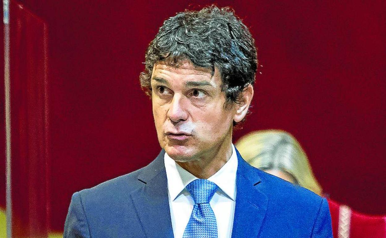 El diputado general de Bizkaia, Unai Rementeria, en un pleno en Gernika. 