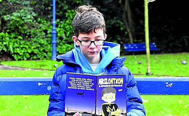 El niño llegó a ser protagonista de un cómic solidario. / E. C.