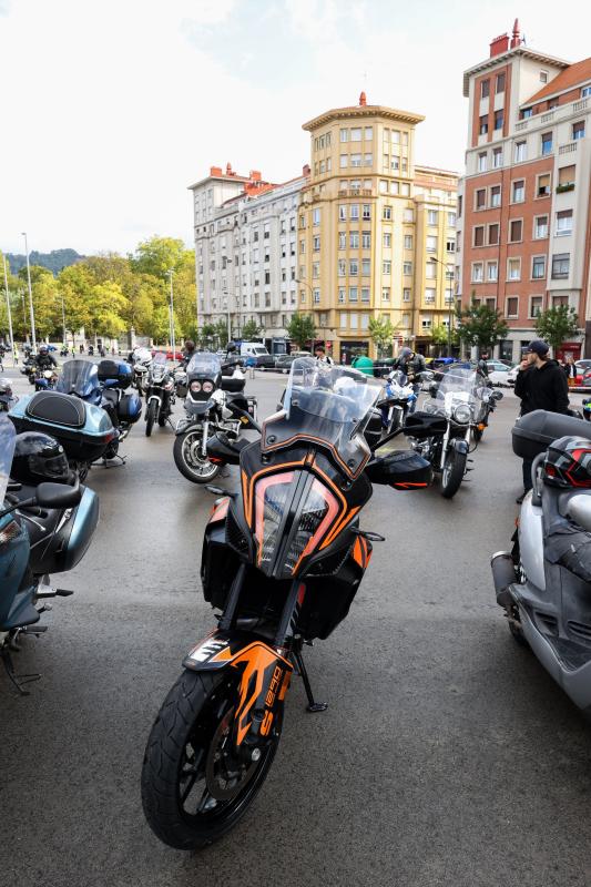 Fotos: Más de 300 motoristas toman Bilbao para pedir carreteras más seguras