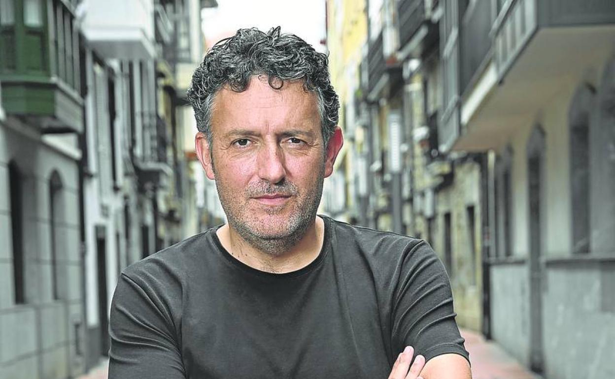 Mikel Santiago, autor de 'Entre los muertos', su último libro. 