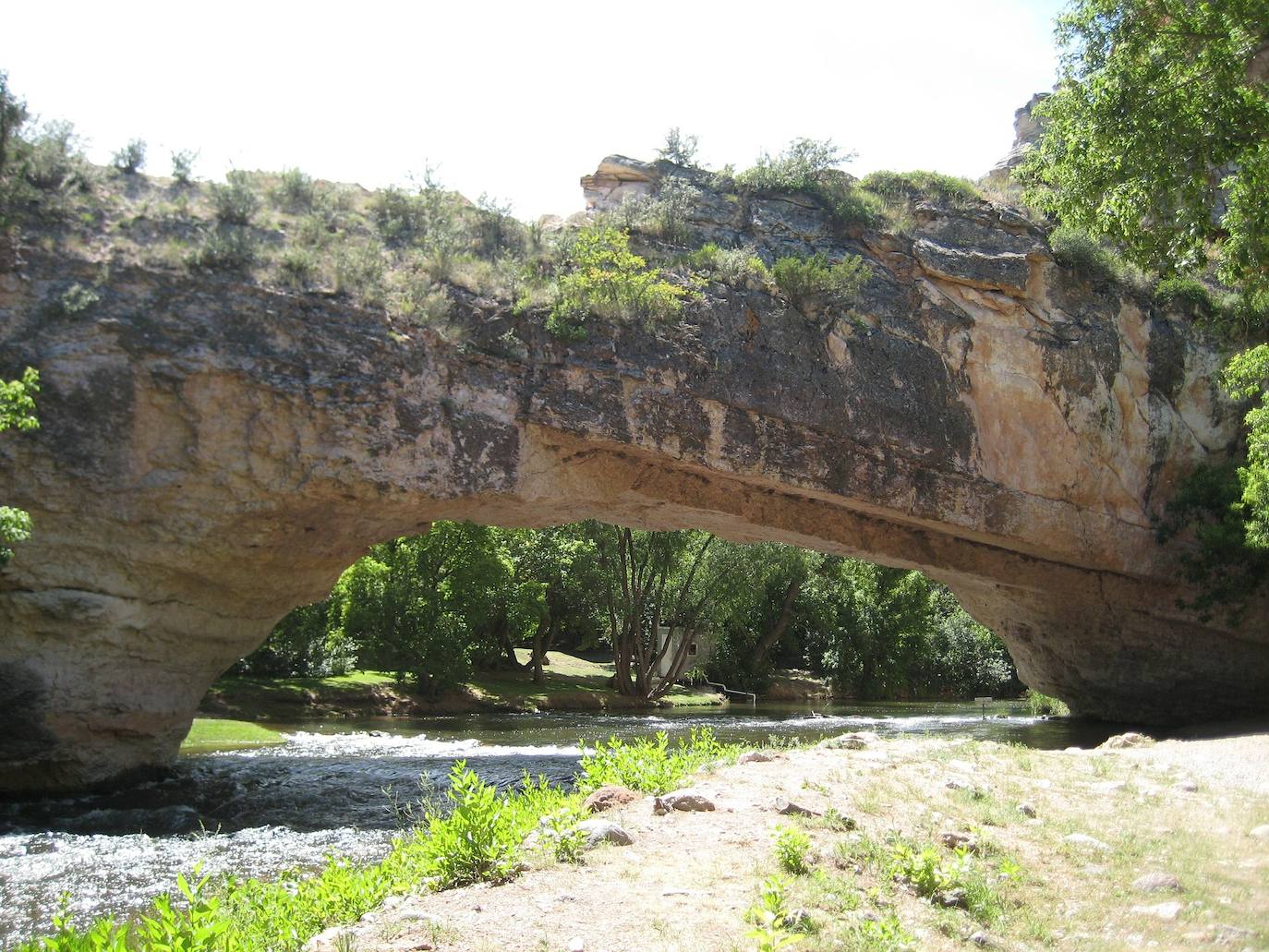 PUENTE NATURAL DE AYRES (Wyoming, EE UU) | Se encuentra situado en el Ayres Natural Bridge Park, en el condado de Converse. El nombre del parque se deriva de la formación rocosa -en la imagen- del mismo nombre.