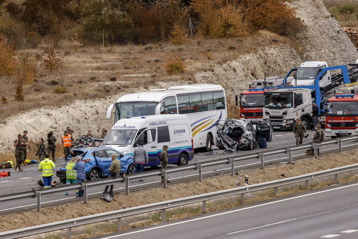 Fotos: Accidente múltiple en la A1 a la altura de Júndiz