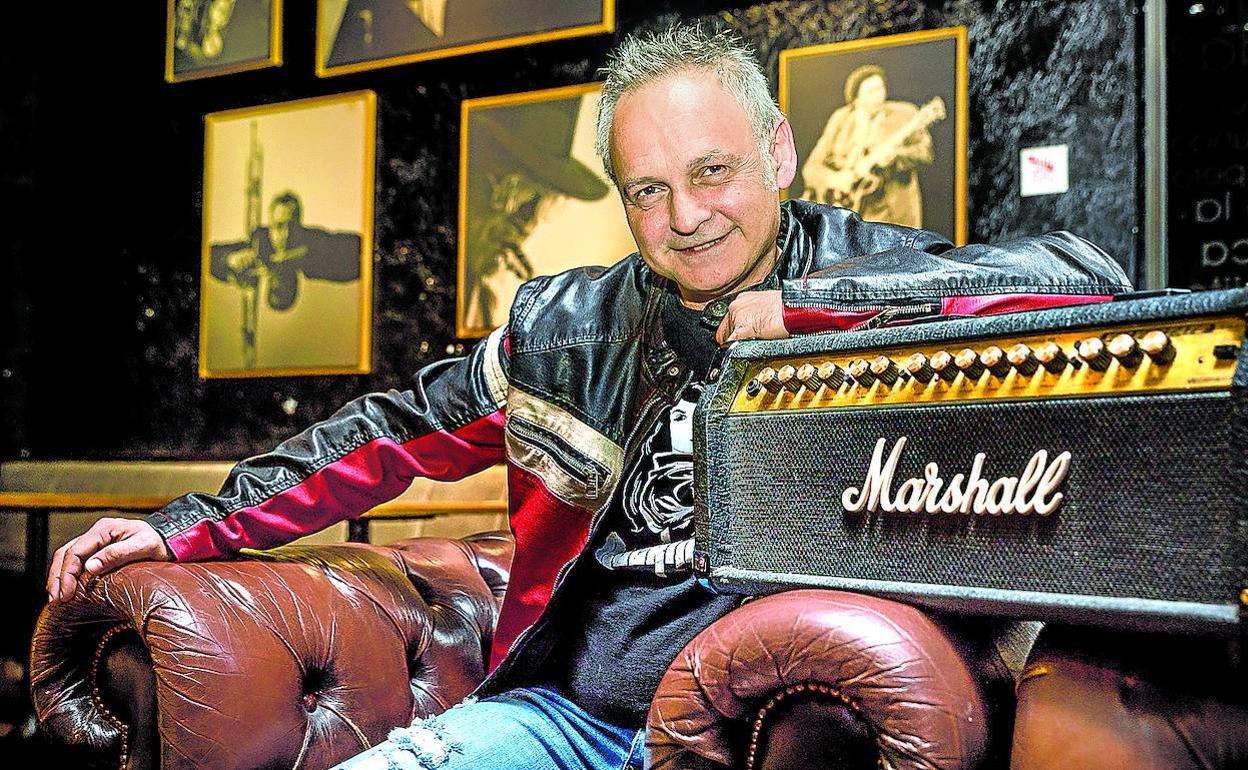 Txema González, ayer en la sala Urban Rock de Portal de Gamarra, que el sábado cumplirá cinco años desde su apertura. 