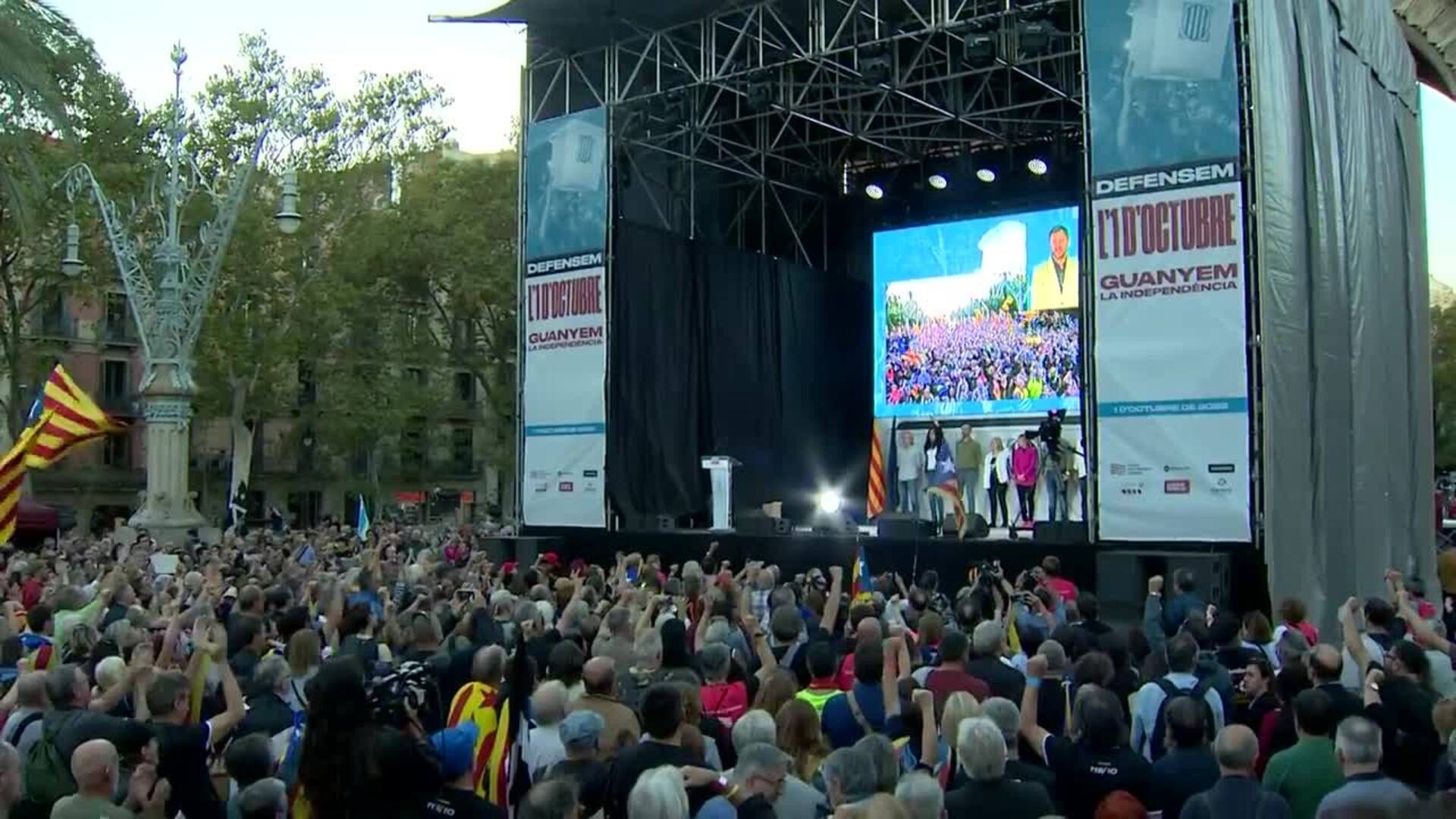 Miles De Personas Acuden Al Acto Del O Organizado Por El Consell De La Rep Blica El Correo