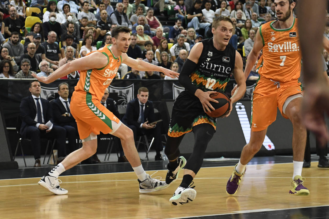 Fotos: Arrollador Bilbao Basket: el Surne gana al Betis (85-70) en Miribilla