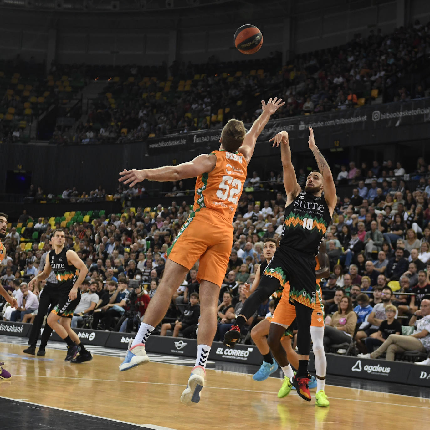 Fotos: Arrollador Bilbao Basket: el Surne gana al Betis (85-70) en Miribilla