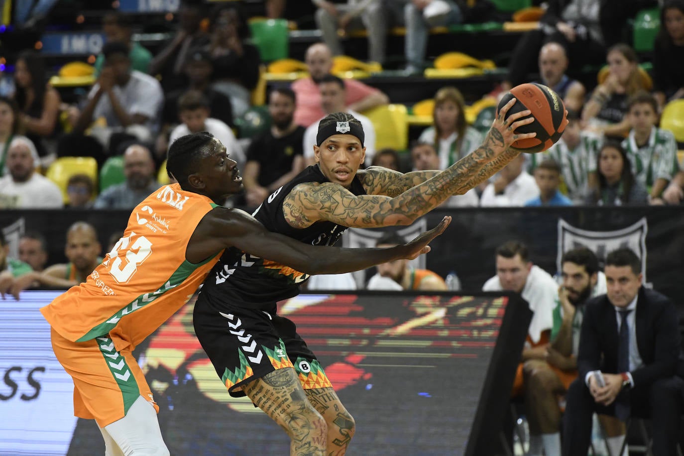 Fotos: Arrollador Bilbao Basket: el Surne gana al Betis (85-70) en Miribilla