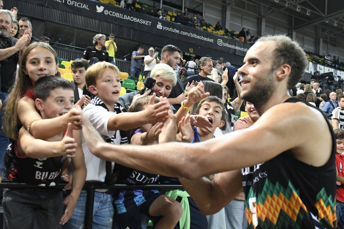 Fotos: Arrollador Bilbao Basket: el Surne gana al Betis (85-70) en Miribilla