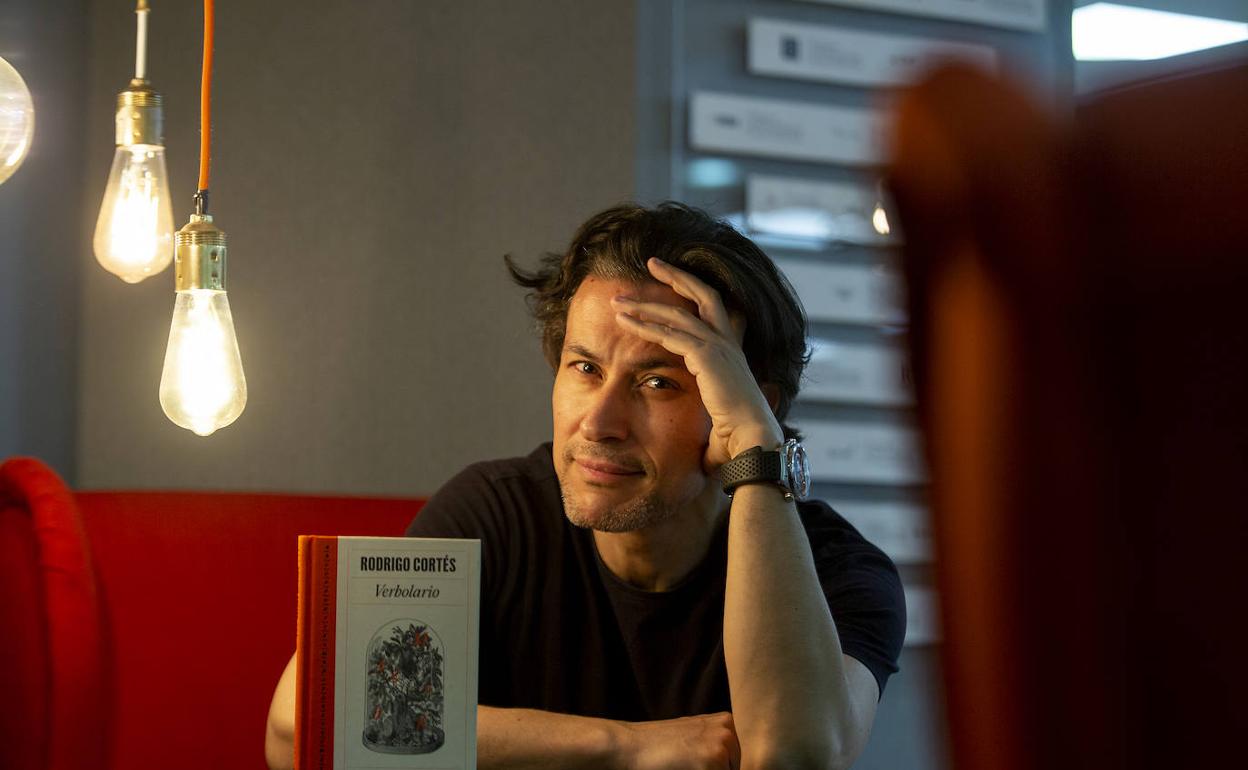 Rodrigo Cortés, con su 'Verbolario', un libro trufado de humor. 