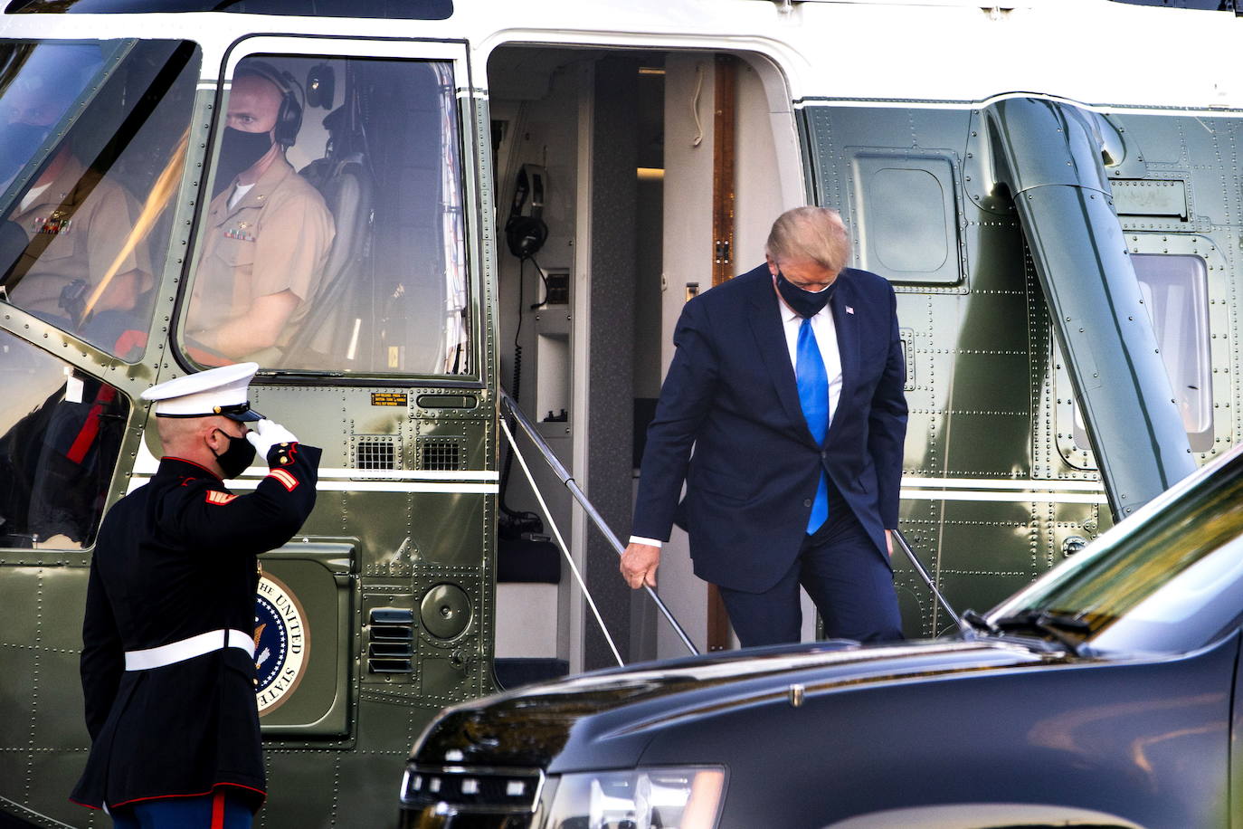 Trump aterriza en el hopistal militar de Walter Reed tras anunciar su positivo. 