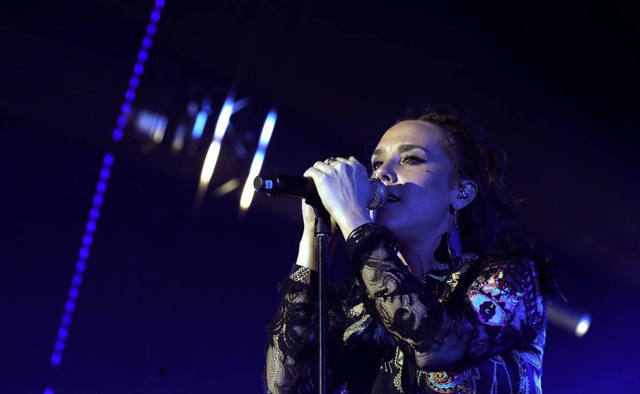 La artista francesa presenta su último álbum 'Isa' dentro de su gira española. 