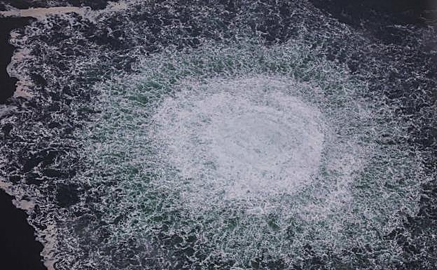 Imagen de la surgencia de gas metano registrada tras la explosión que afectó al Nord Stream 1.