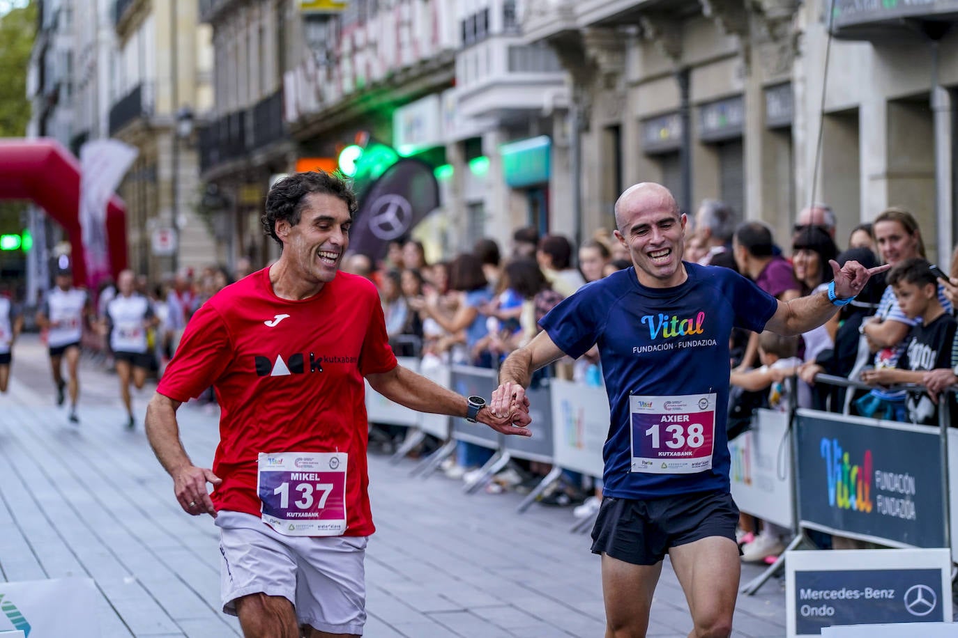 Fotos: La Carrera de Empresas llena de atletismo la &#039;almendra&#039;