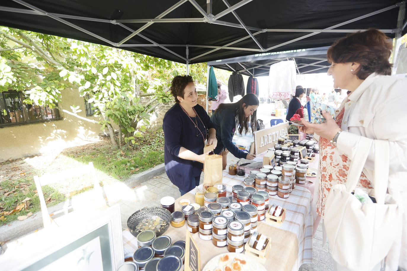 Fotos: La feria de Arcentales del Día de la Mujer Rural, en imágenes