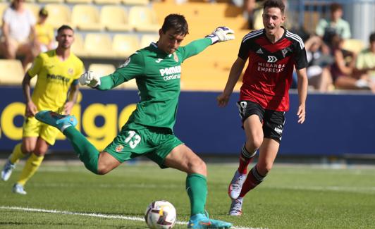 Iker, hijo de Koldo, en un duelo de esta temporada. 