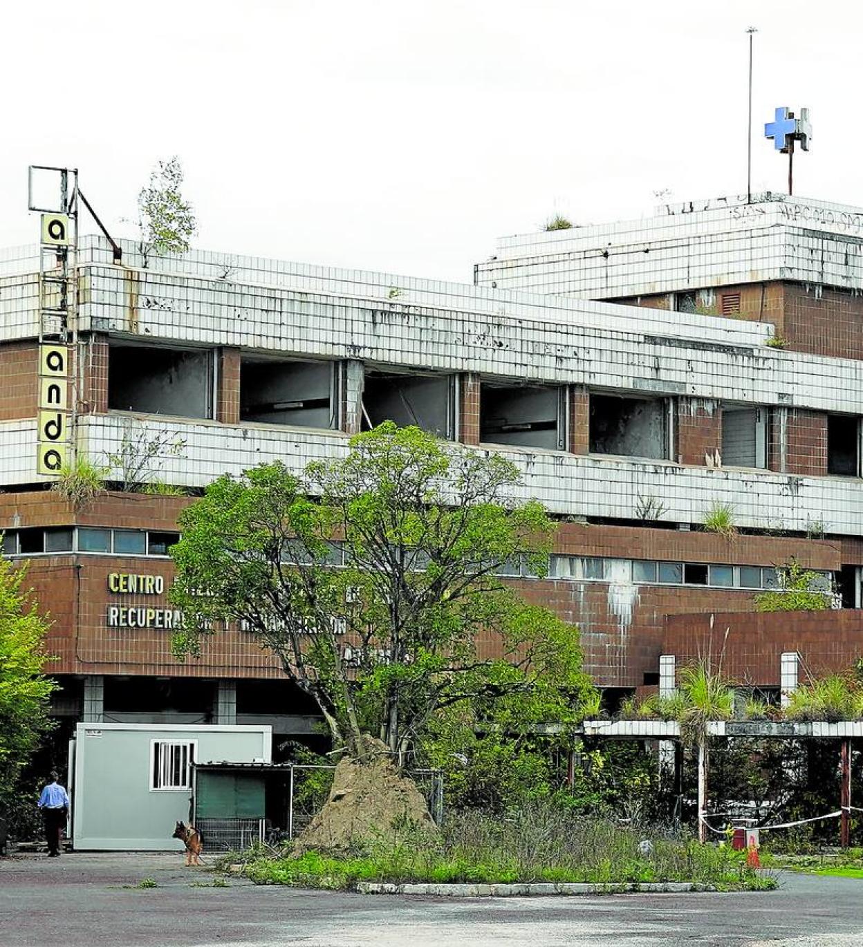 La antigua clínica intermutual, en la imagen, se intentó vender por primera vez en 2001.