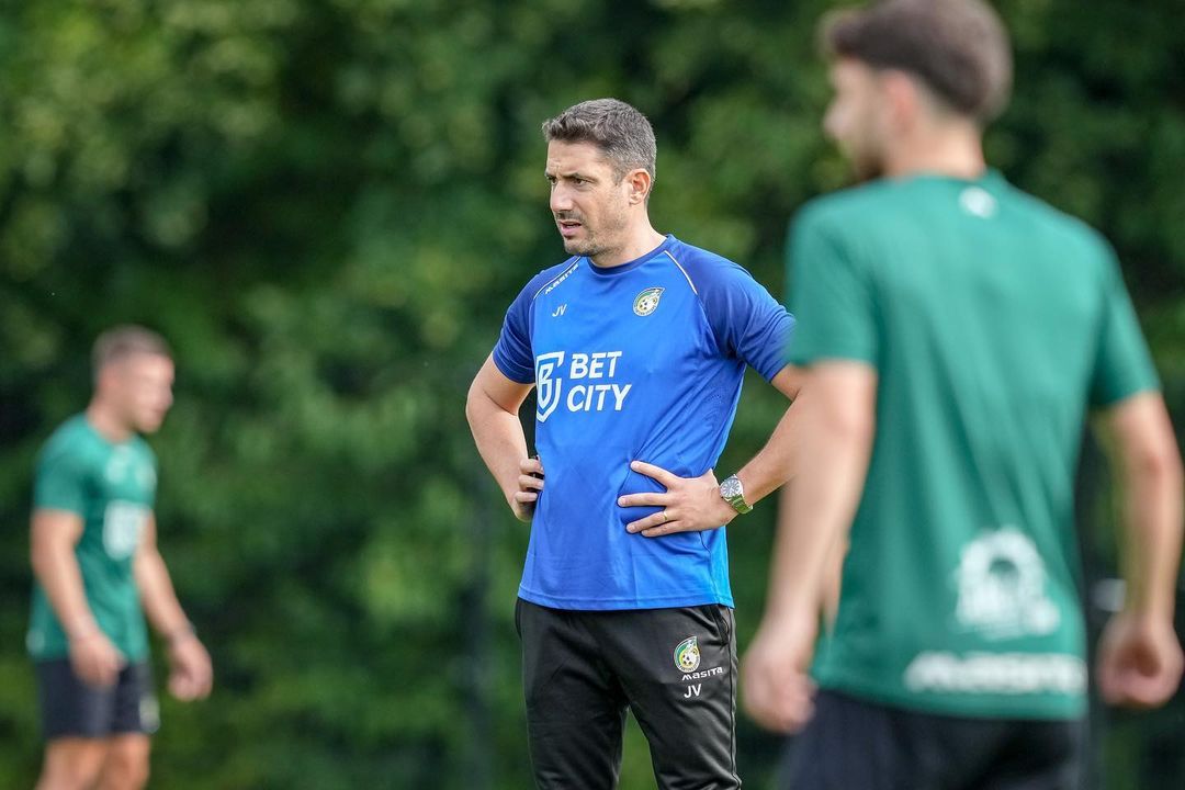 Velázquez, en un entrenamiento con el equipo. 