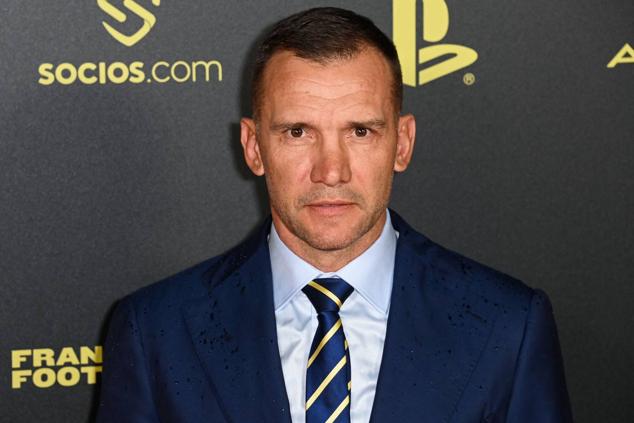 El entrenador y exfutbolista ucraniano Andriy Shevchenko, ganador del Balón de Oro en 2004, posa a su llegada al Teatro del Châtelet.