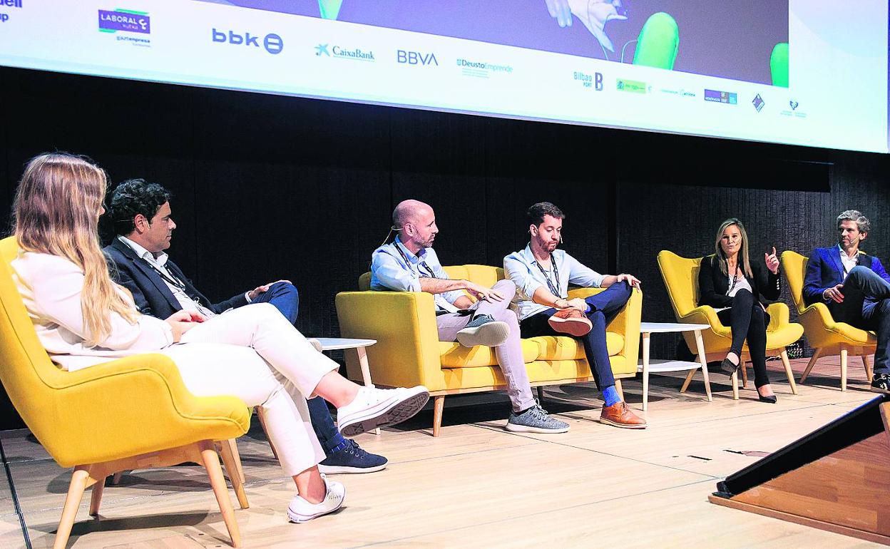 Ohiane Aldayturriaga, (BBK), Ernest Sánchez (Nuclio), Darío Villena (Kapita), Clara Gutiérrez (Brain VC) y Fernando Rodríguez (CaixaBank). 