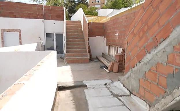 Le ocupan la casa y la hacen tres veces más grande