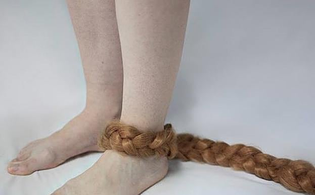 Imagen principal - «Argazkigintzak neure buruarekin egoteko aukera ematen dit»