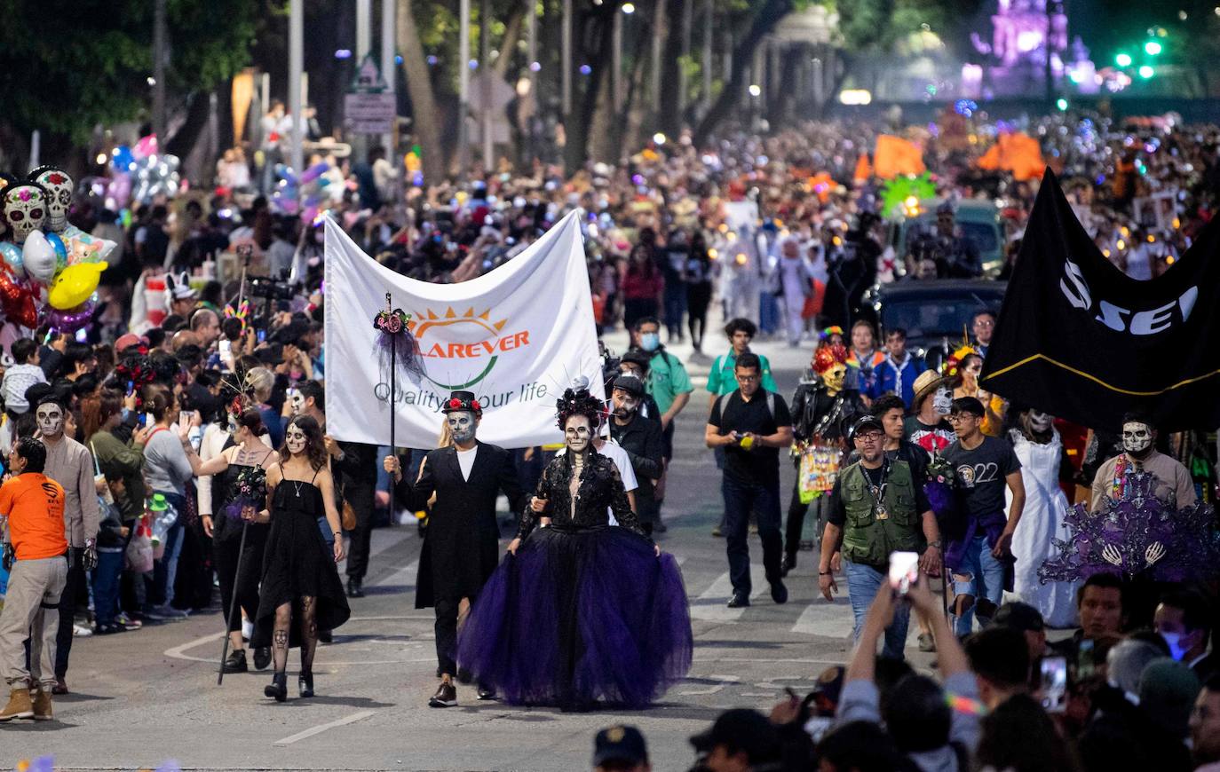 Fotos: Las catrinas toman la Ciudad de México como preámbulo al Día de Muertos