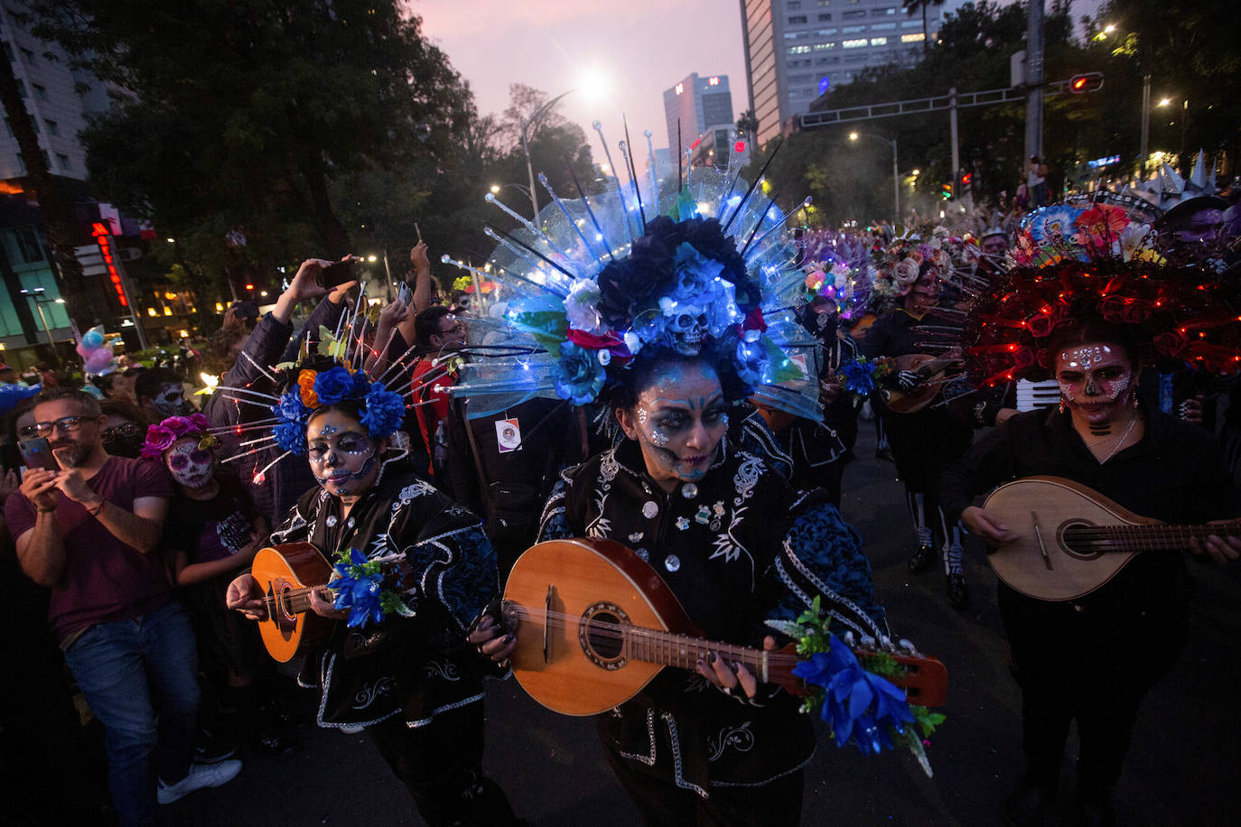 Fotos: Las catrinas toman la Ciudad de México como preámbulo al Día de Muertos