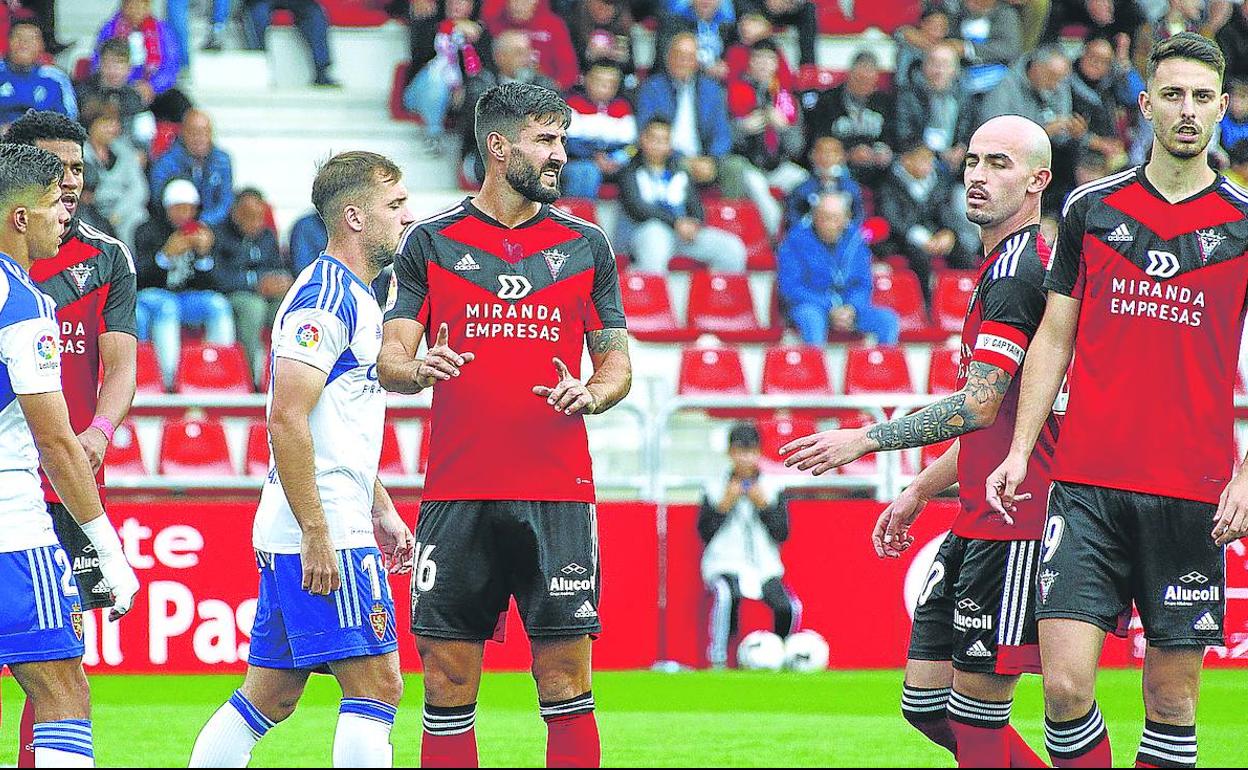 Raúl Navas se hizo con el puesto de titular en el eje de la zaga desde que llegó al equipo de Anduva. 