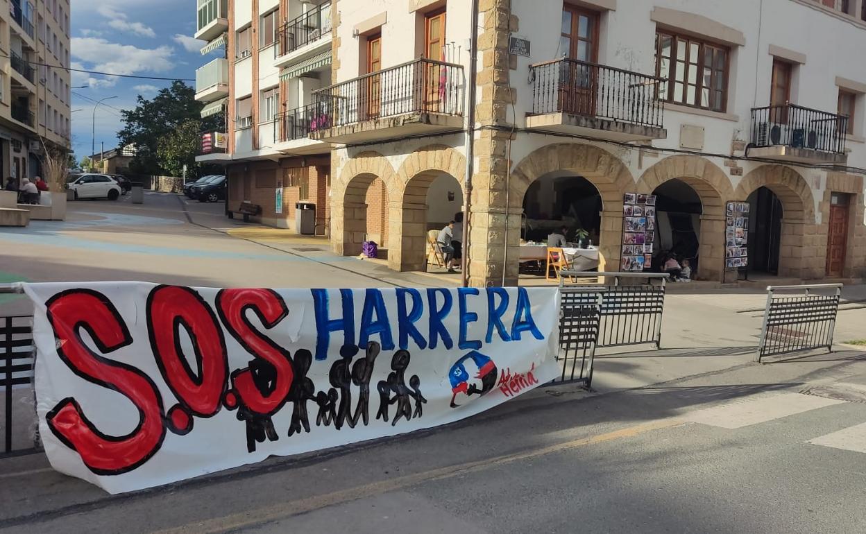 Siete inmigrantes han acampado durante 15 días en el Ayuntamiento de Atxondo 