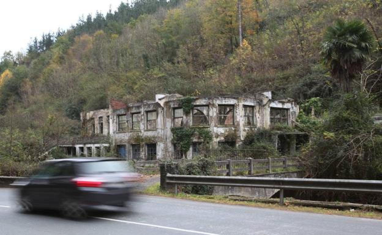 El balneario de Urberuaga se encuentra completamente abandonado y deteriorado. 