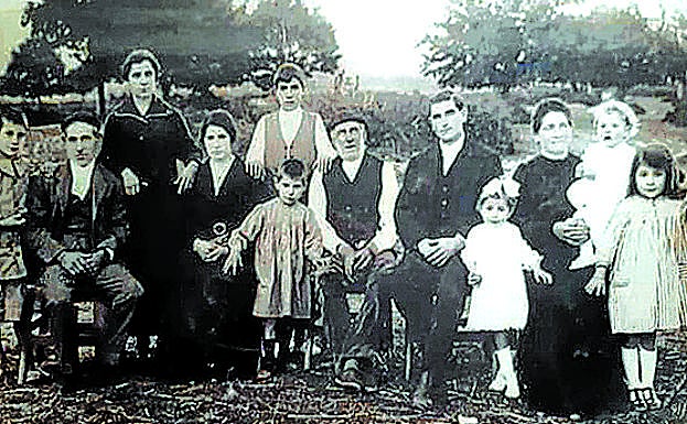 Foto de la familia de Agapita Uriarte. 