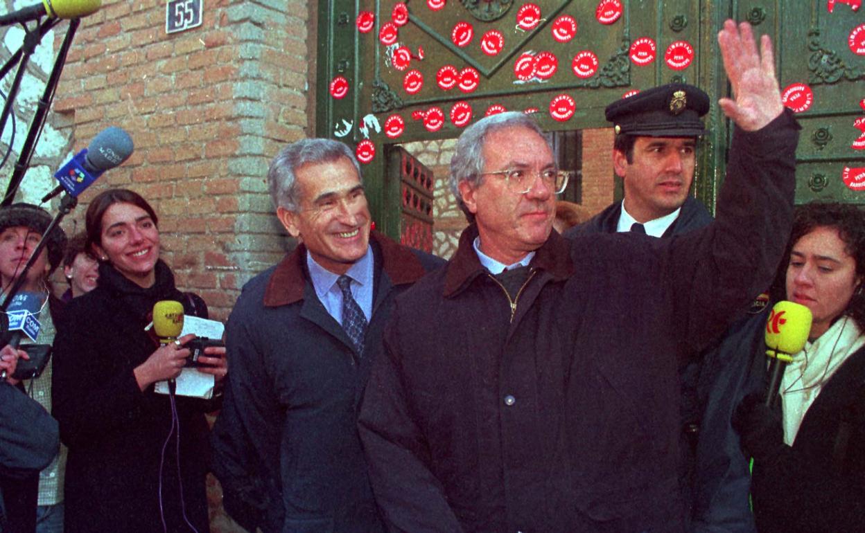 Gobierno vasco y víctimas califican de «ofensivas» las «confesiones» de Barrionuevo sobre los GAL