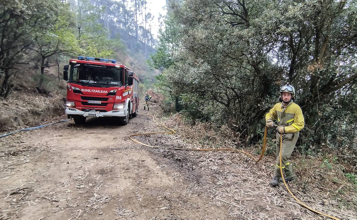 La organización de las putxeras de Balmaseda reconoce la labor de Bomberos Bizkaia durante el incendio forestal