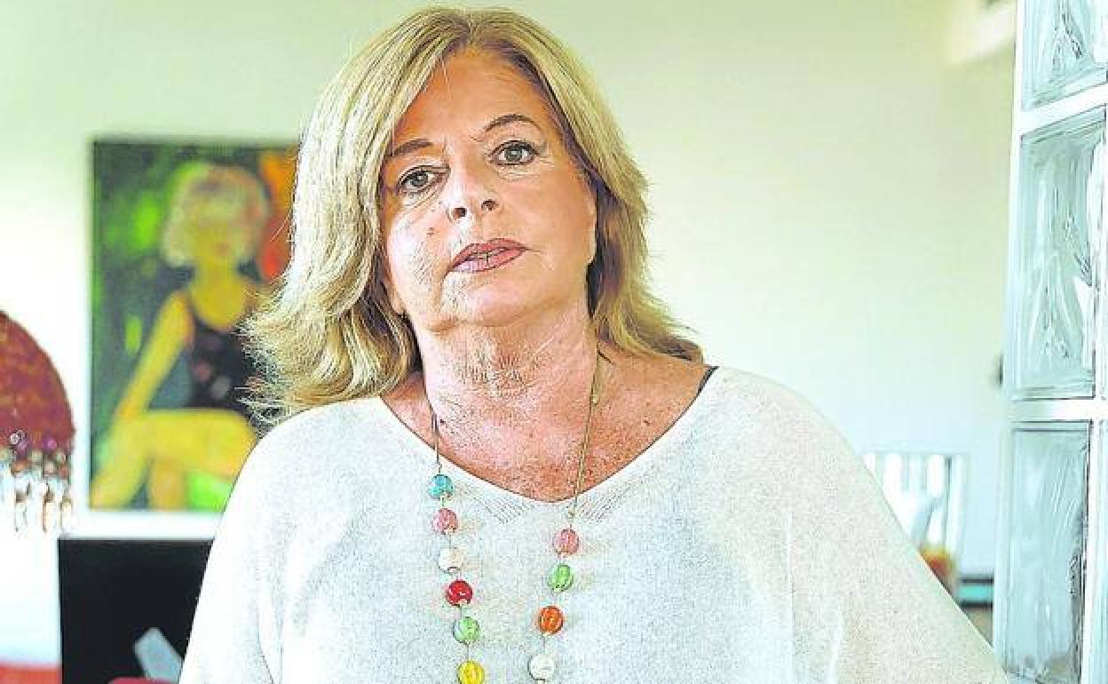 Consuelo Ordóñez posa en su casa de Valencia. 