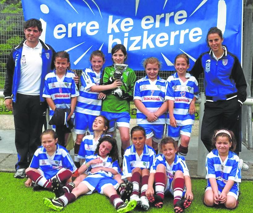 Eunate, en el centro, fue campeona de Bizkaia benjamín con el Bizkerre. 