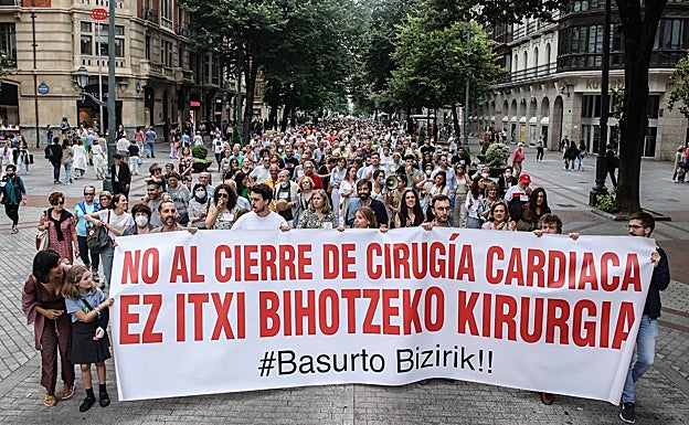 Una jueza paraliza el cierre de la cirugía cardiaca de Basurto y su traslado a Cruces